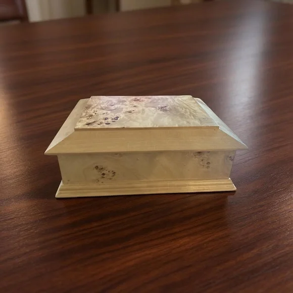 Vintage Sankyo Maple Birdseye High Gloss Musical Jewelry Box Working - Picture 4 of 16